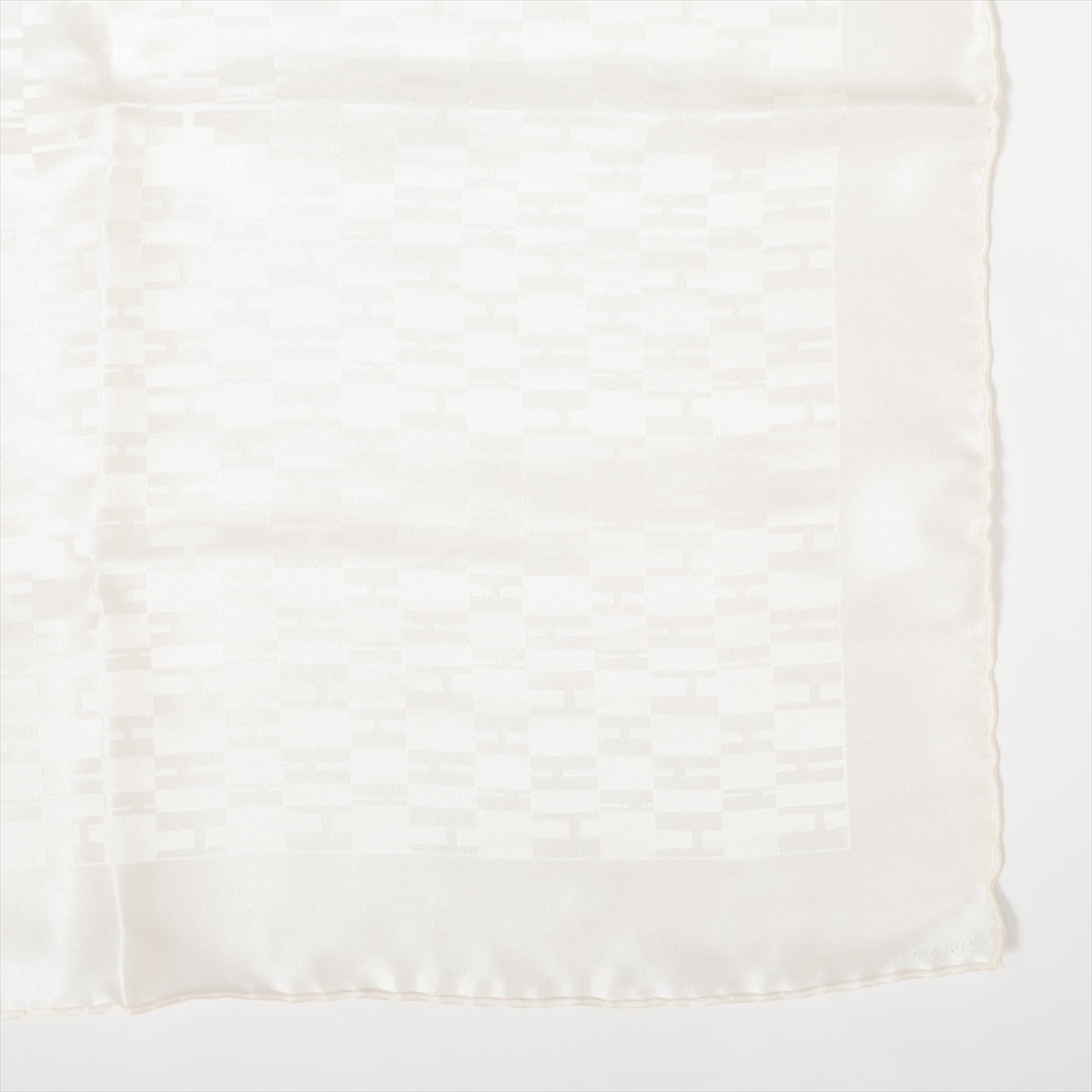 エルメス カレ45 スカーフ シルク ホワイト Hロゴ柄