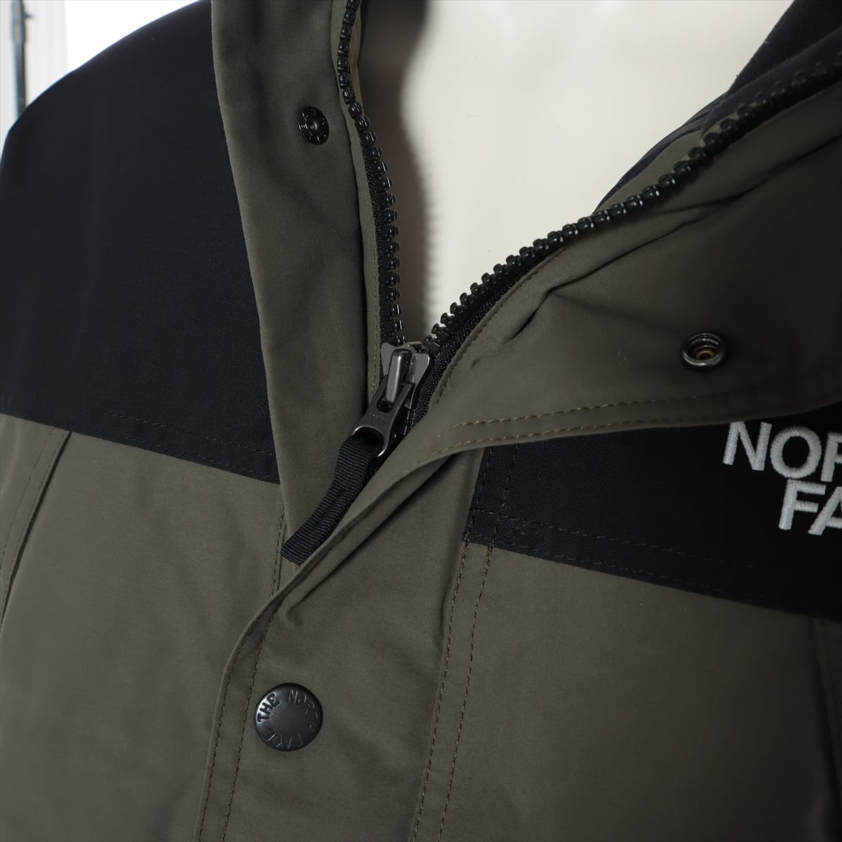 ノースフェイス ナイロン ダウンジャケット L メンズ カーキ  ND91930 MOUNTAIN DOWN JACKET