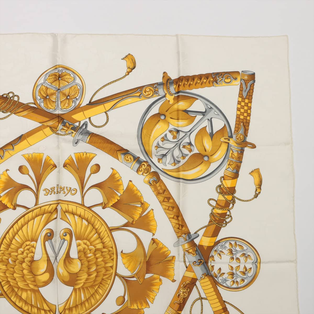 エルメス カレ90 DAIMYO PRINCES DU SOLEIL LEVANT 大名 日出る国の皇子 スカーフ シルク ホワイト