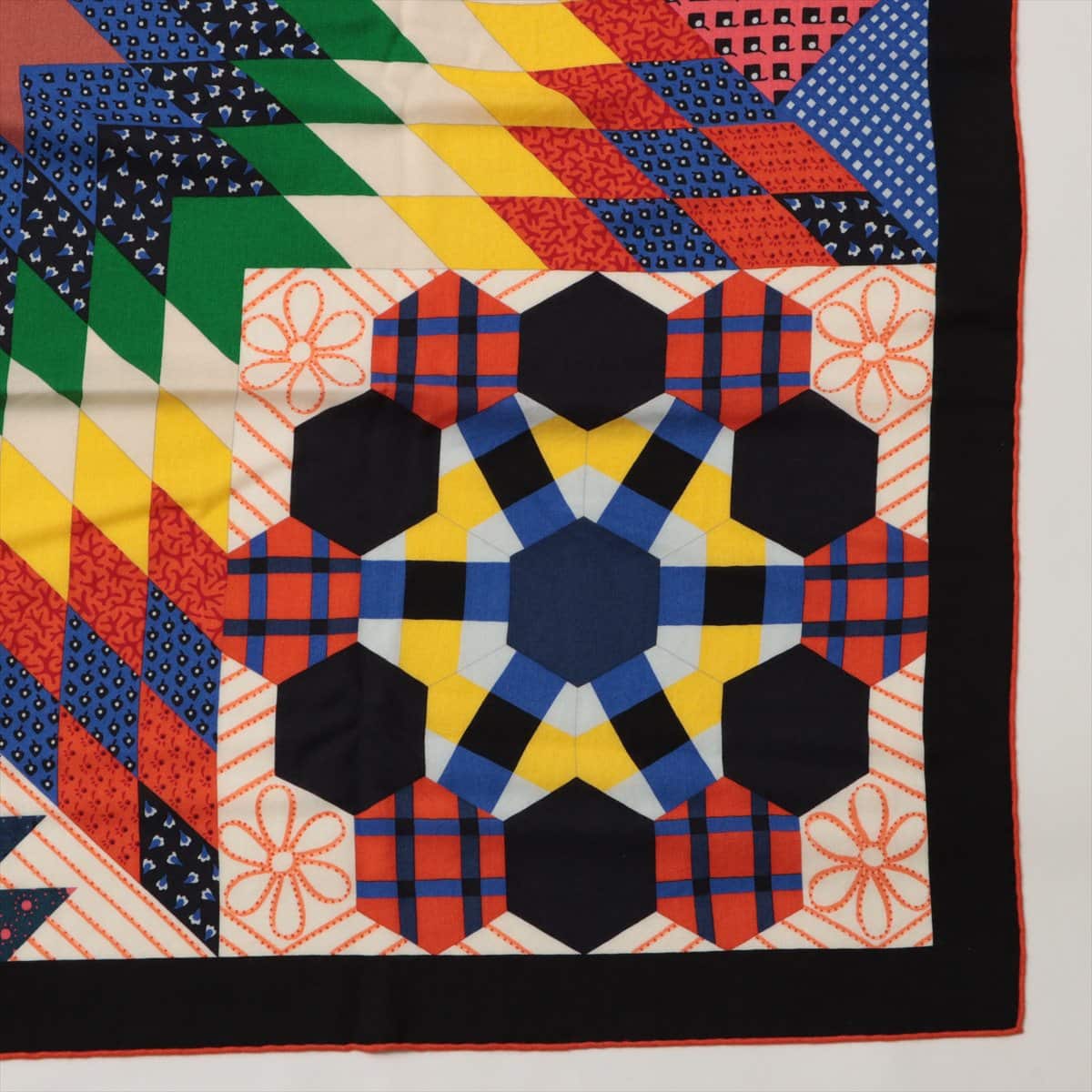 エルメス スカーフ カシミヤ×シルク マルチカラー カレジェアン AMERICAN QUILTS アメリカン キルト ｜a1738418｜中古ブランド品・ブランド古着通販｜ALLU（アリュー）