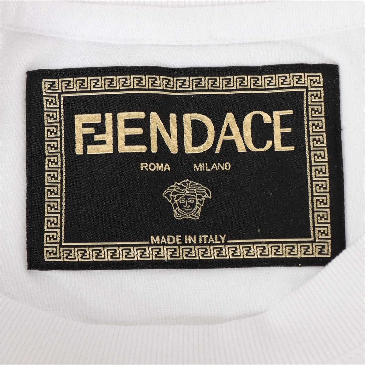 フェンディ×ヴェルサーチェ メデューサ 22SS コットン Tシャツ M メンズ ホワイト FENDACEロゴ刺繍 ｜a1802911｜中古ブランド品・ブランド古着通販｜ALLU（アリュー）