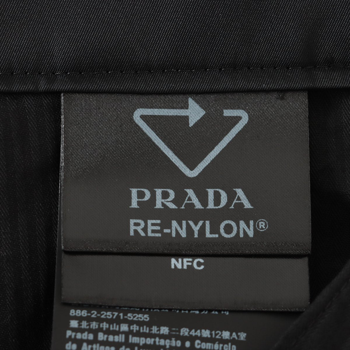 プラダ Re Nylon リ ナイロン 23年 ナイロン パンツ 44 メンズ ブラック  DNA911 バミューダパンツ トライアングルロゴ