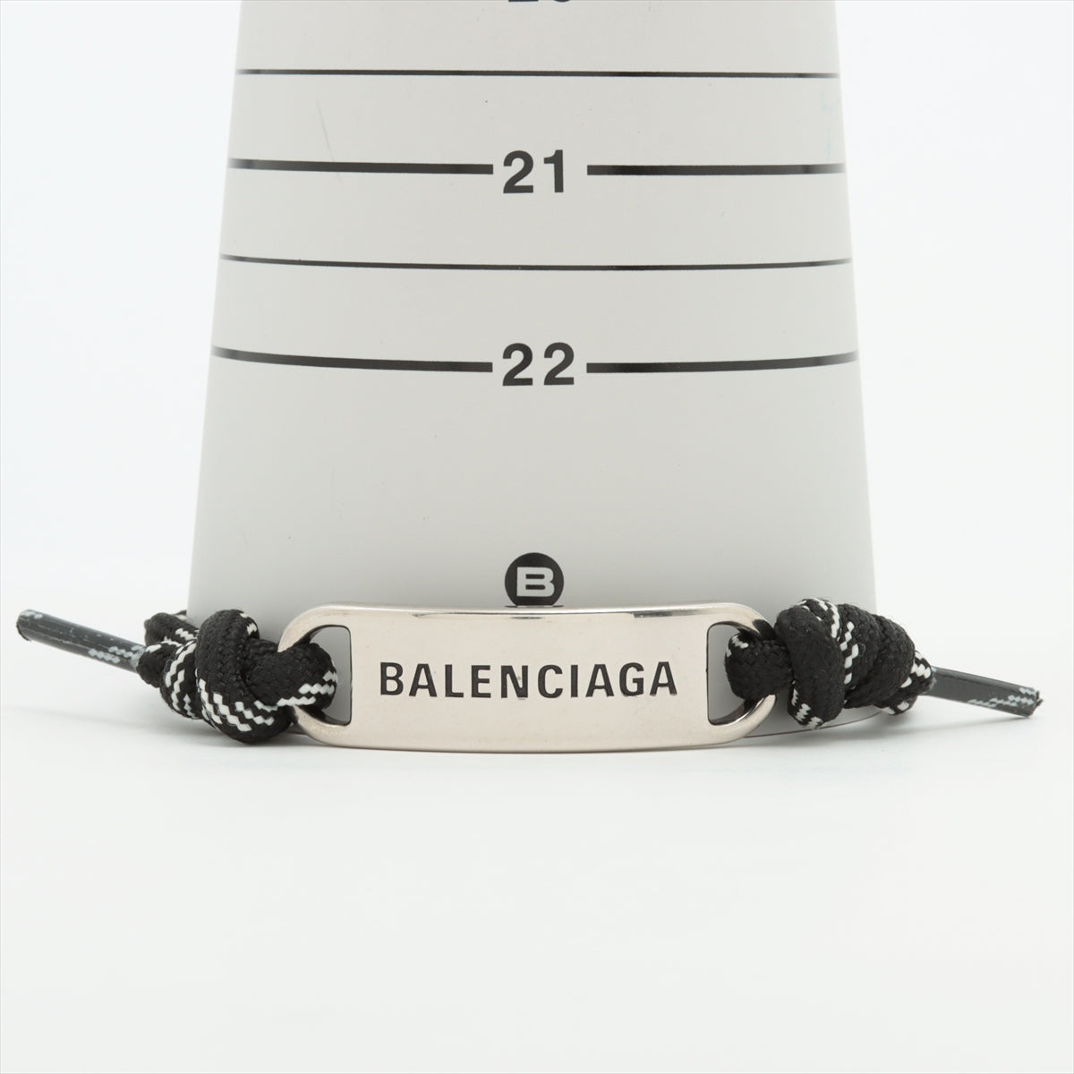 バレンシアガ ロゴプレート ブレスレット メタル×ナイロン ブラック×シルバー コードブレスレット