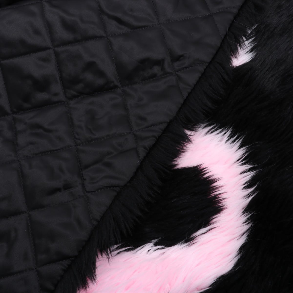 バレンシアガ ロゴ ストール アクリル 黒×ピンク